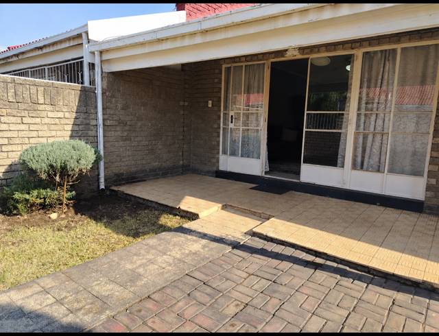 2 BEDROOM TOWNHOUSE FOR SALE IN RUSTENBURG CENTRAL